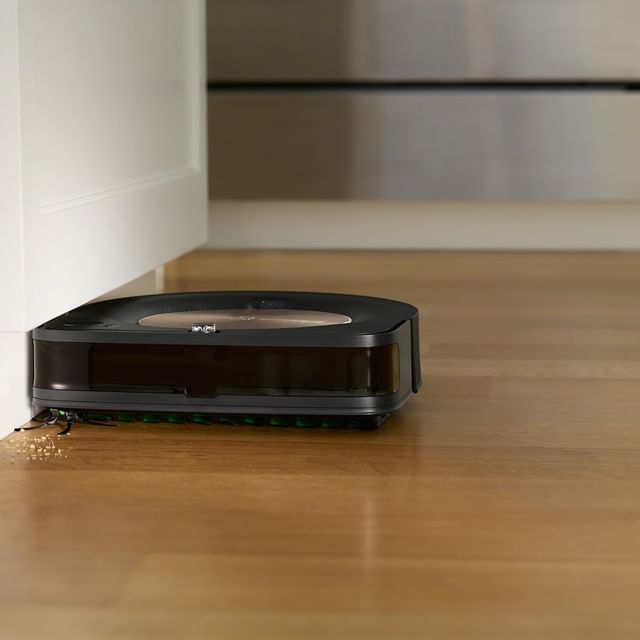Βλεπετε τα ψίχουλα στο πάτωμα; Η Roomba s9+ τα εντόπισε πριν από εσάς! Χάρη στην περιστρεφόμενη πλευρική της βούρτσα, μπορεί να φτάσει μέχρι και στα πιο στενά και δυσπρόσιτα σημεία. 

Ζήστε χωρίς περιορισμούς!

👉 link in bio

#irobot #irobotgreece #irobotgr #roomba #braava #roombas9+